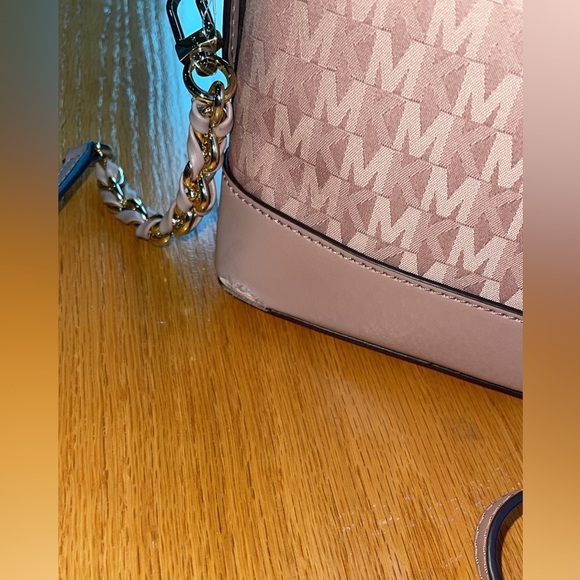 MICHAEL KORS Signature Jet Set Charm Small Dome Pink Crossbody NWT- MINOR DAMAGE - Picture 4 of 11